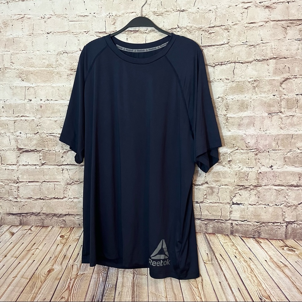 Men’s Reebok navy blue shirt sleeve T-shirt size XL
